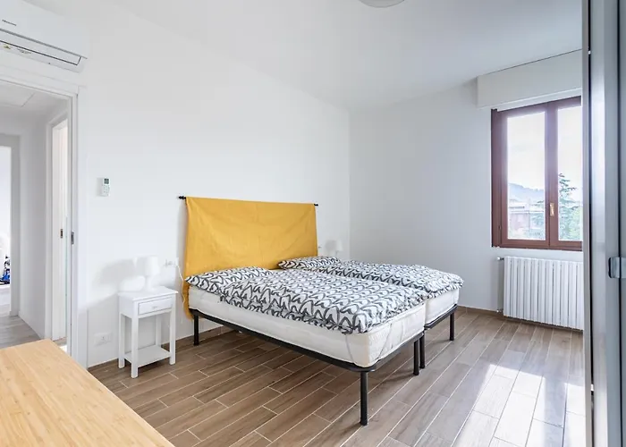 Host4u - House Maga In * Брешия